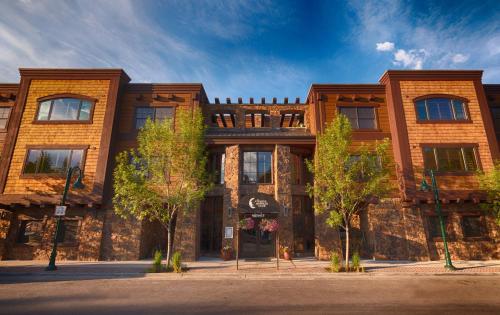 Jackson Hole Hotels With Balcony